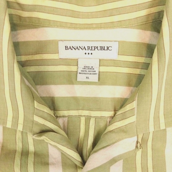 Banana Republic Men's Casual  Short Sleeve Shirt - Picture 4 of 6